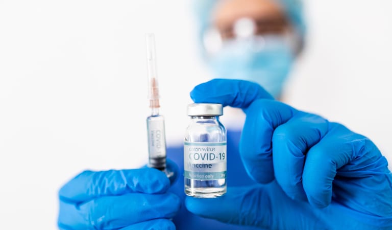 ¿Es segura la vacuna contra la COVID-19?